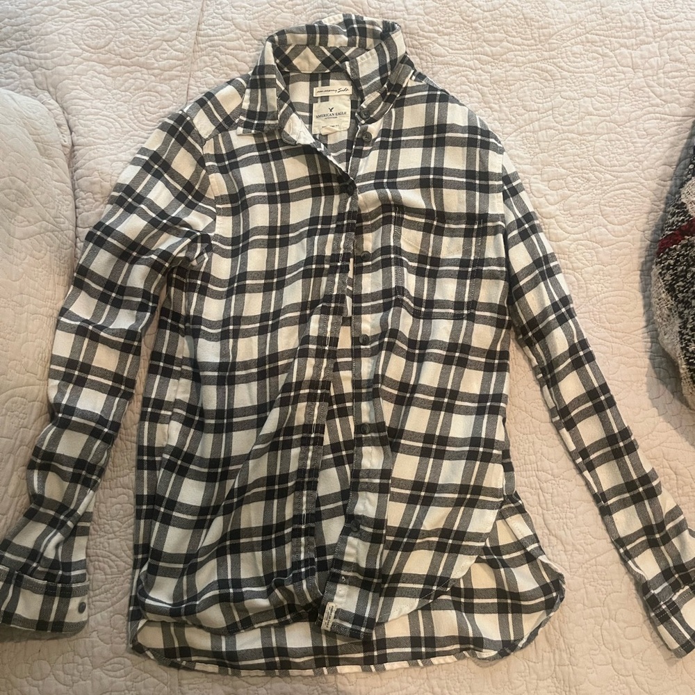 American eagle black and white plaid flannel size xs
